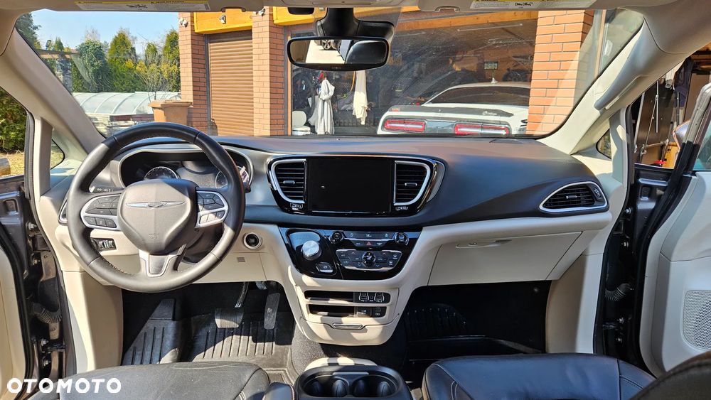 Chrysler Pacifica - 31