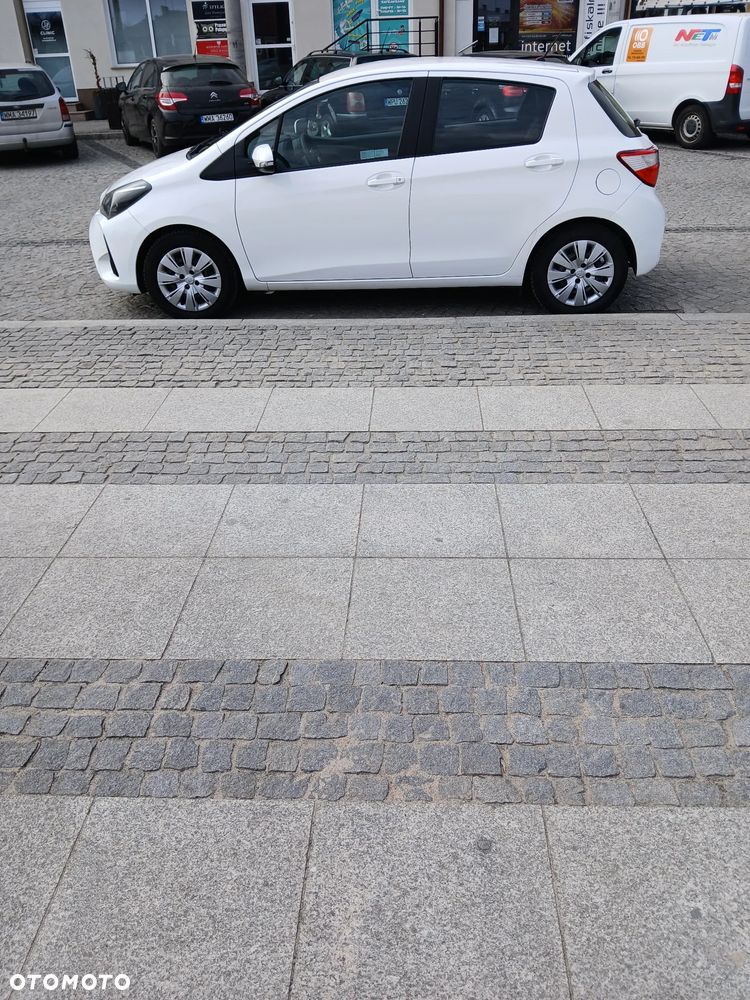 Toyota Yaris 1.0 Premium - 9