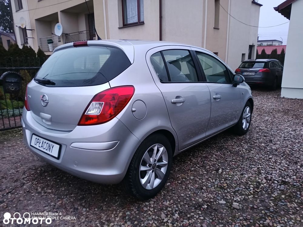 Opel Corsa 1.2 16V Cosmo - 4