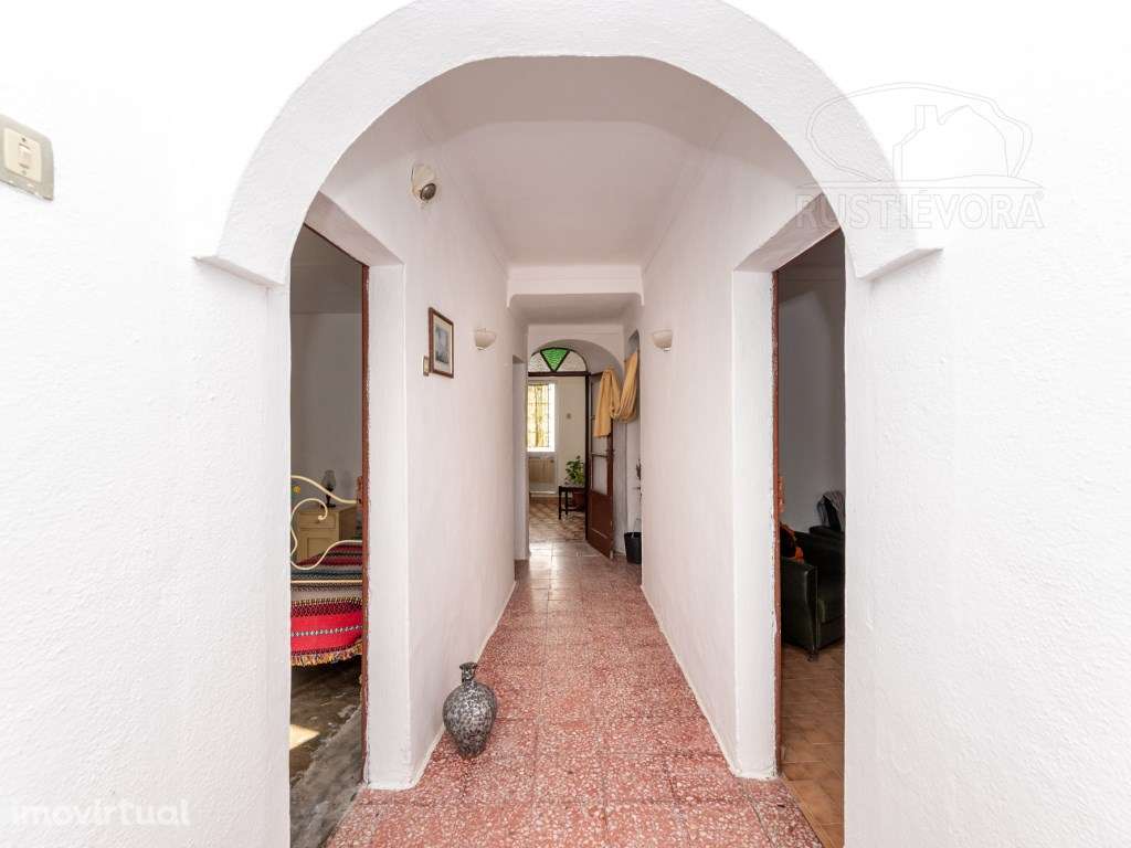 Moradia T4, com grande logradouro - Grande imagem: 4/60