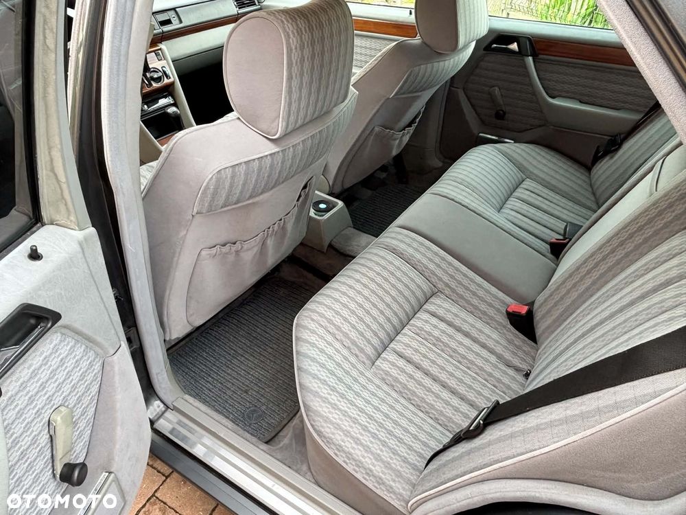 Mercedes-Benz W124 (1984-1993) - 16