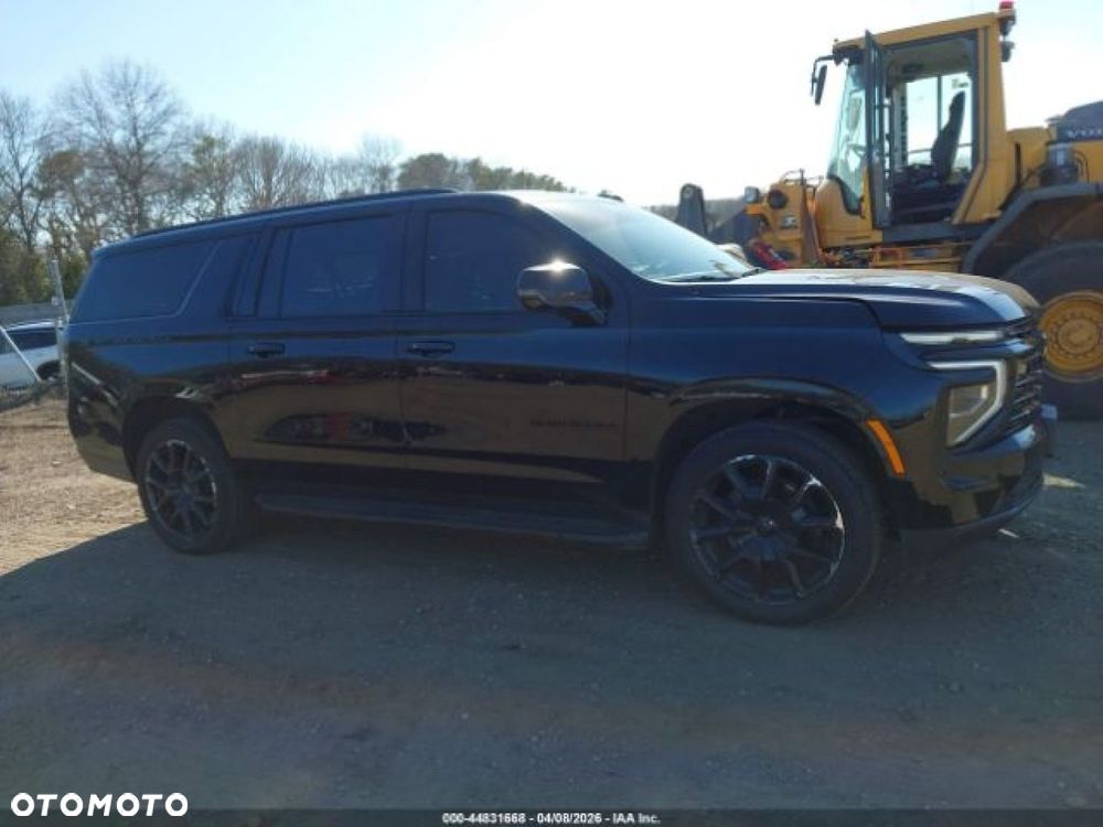 Chevrolet Suburban - 5