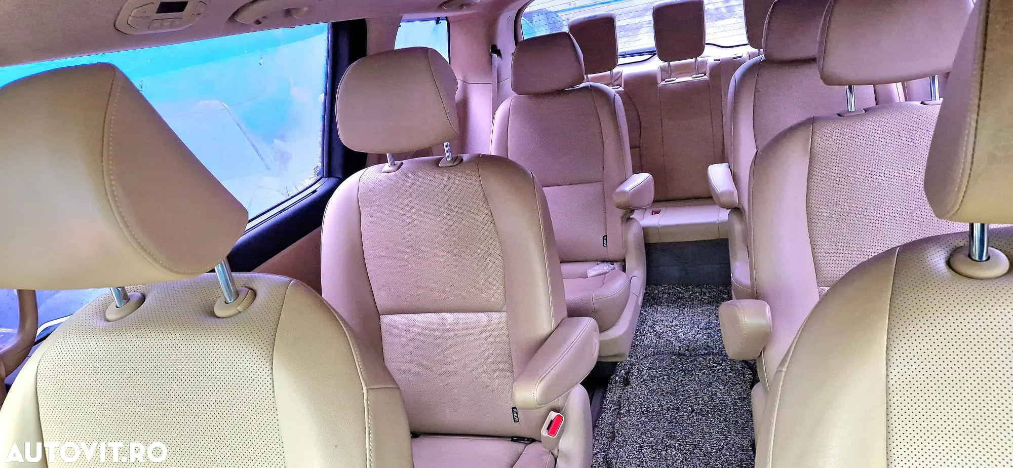Kia Carnival - 10