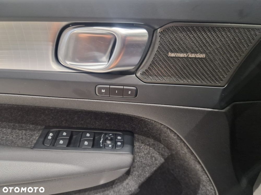 Volvo XC 40 B4 B AWD DKG Ultimate Dark - 28