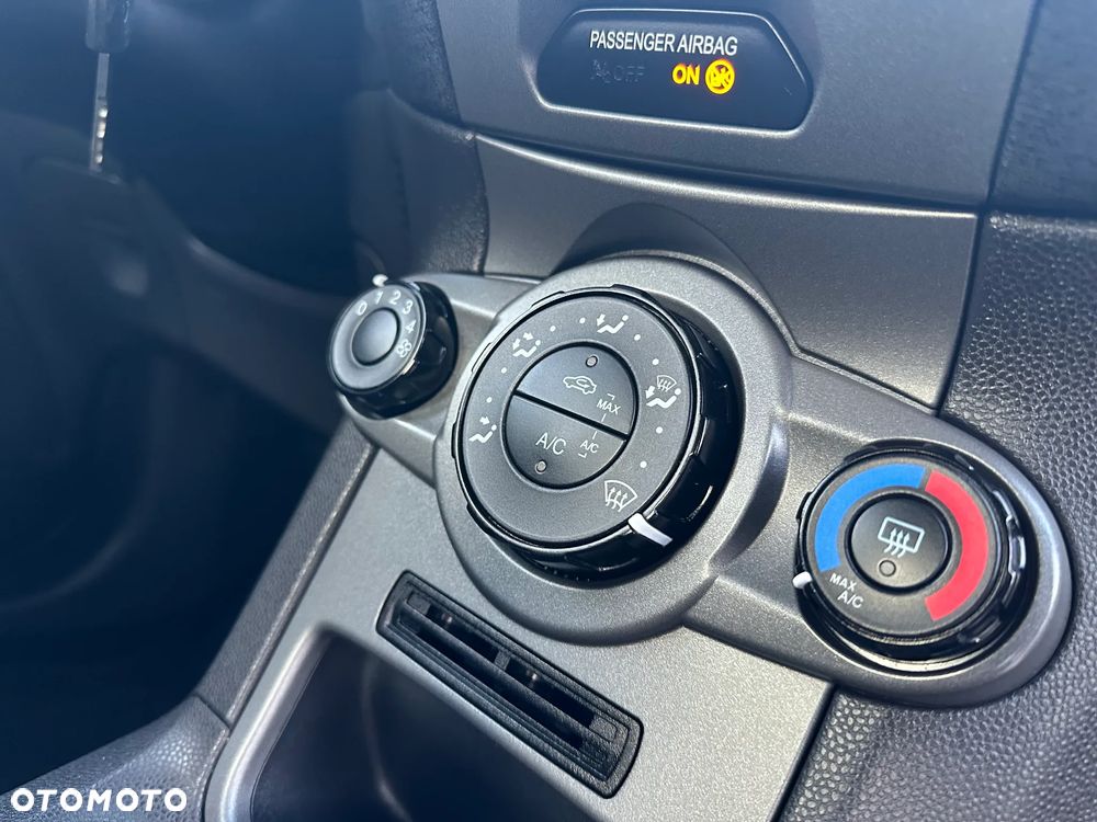 Ford Fiesta 1.25 Ambiente EU5 - 33