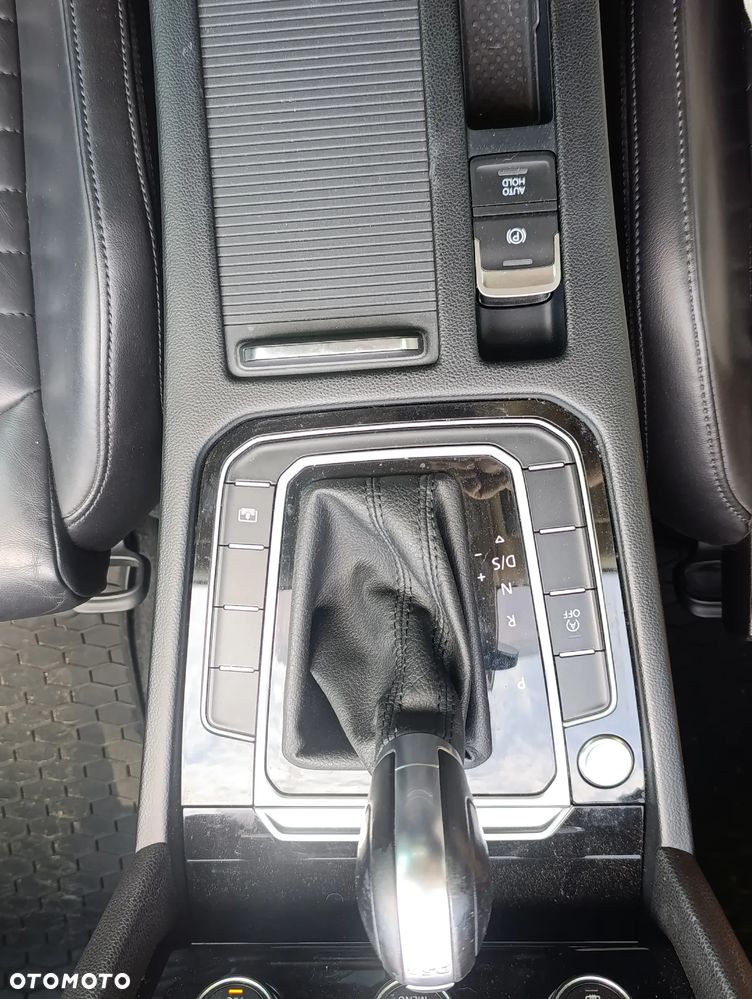 Volkswagen Passat 2.0 TDI (BlueMotion Technology) DSG Highline - 11