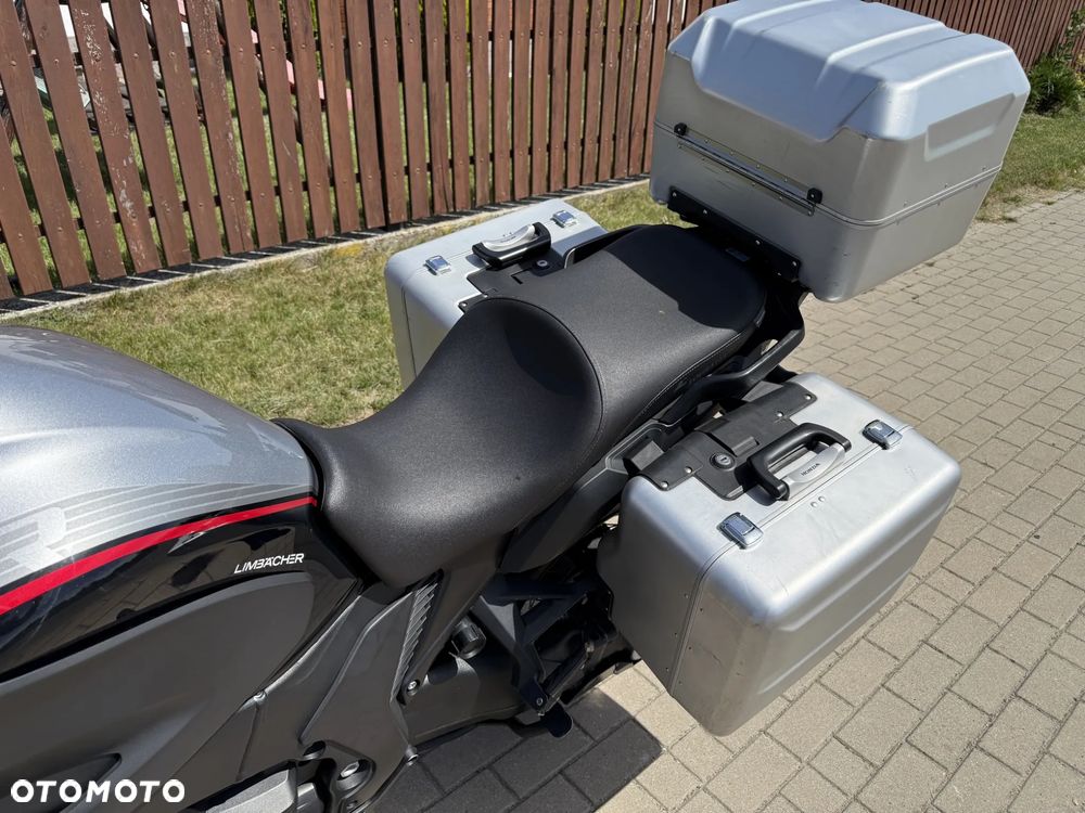 Honda VFR - 18