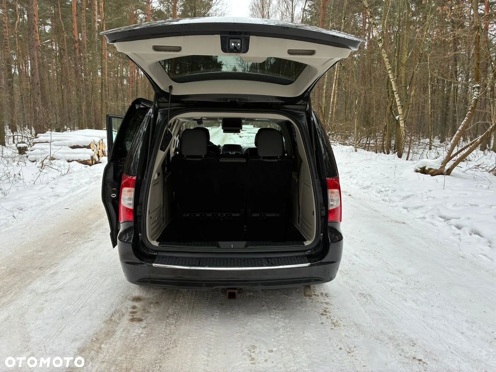 Chrysler Town & Country 3.6 Limited - 28