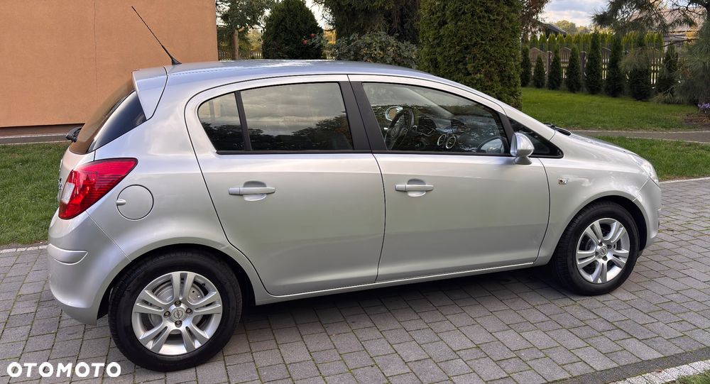 Opel Corsa 1.4 16V Cosmo - 12