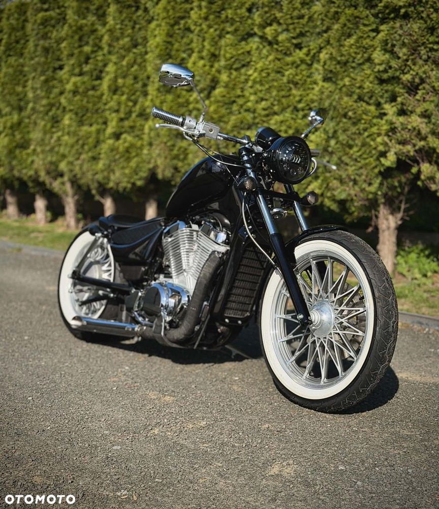 Suzuki Intruder - 1