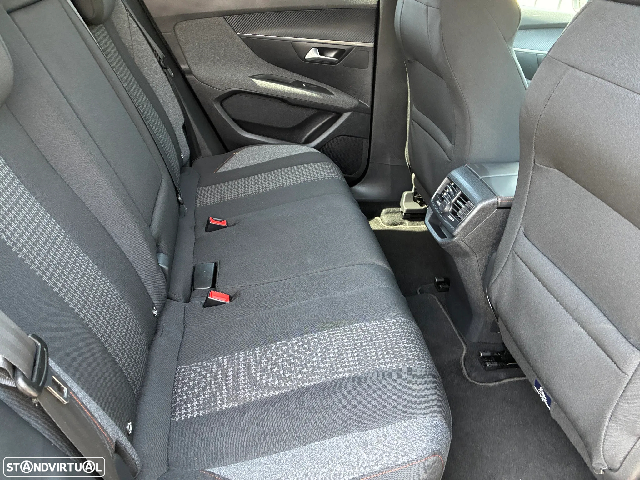 Peugeot 3008 BlueHDi 120 Stop & Start EAT6 Active Business-Pack - 4