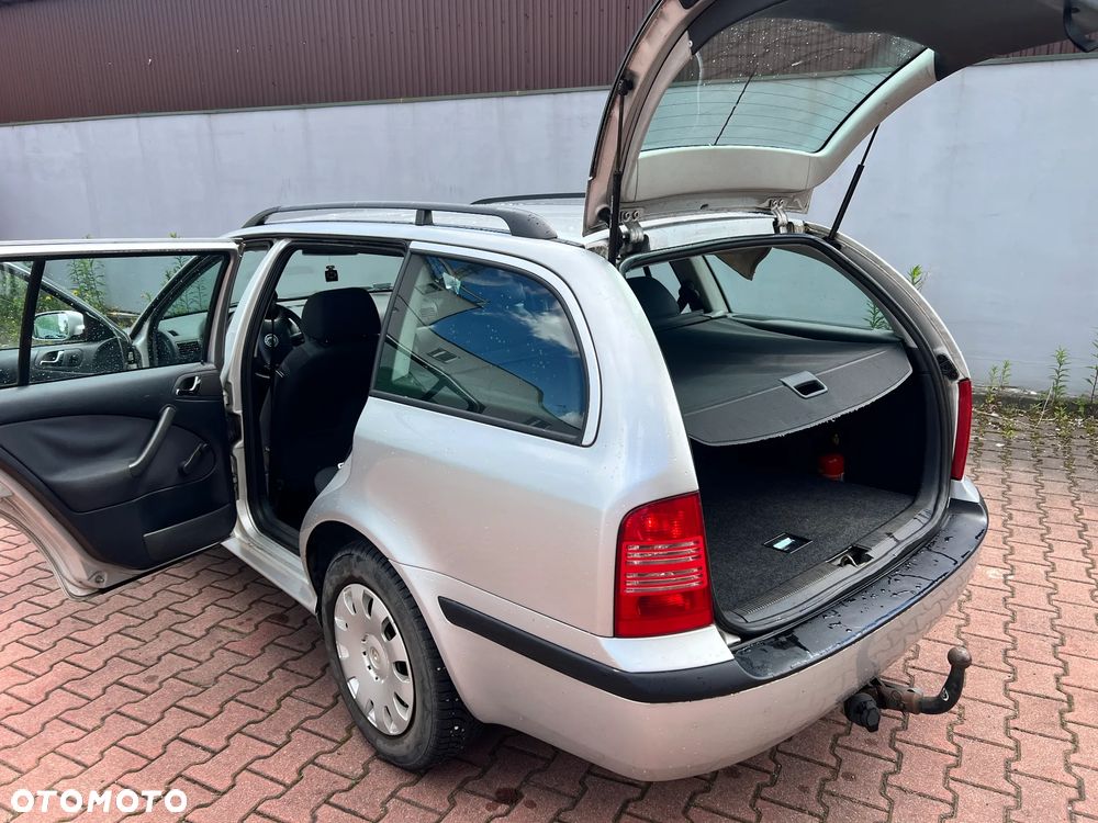 Skoda Octavia 1.6 Combi - 9