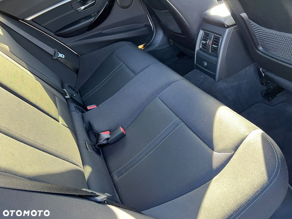 BMW Seria 3 320d xDrive Luxury Line sport - 37