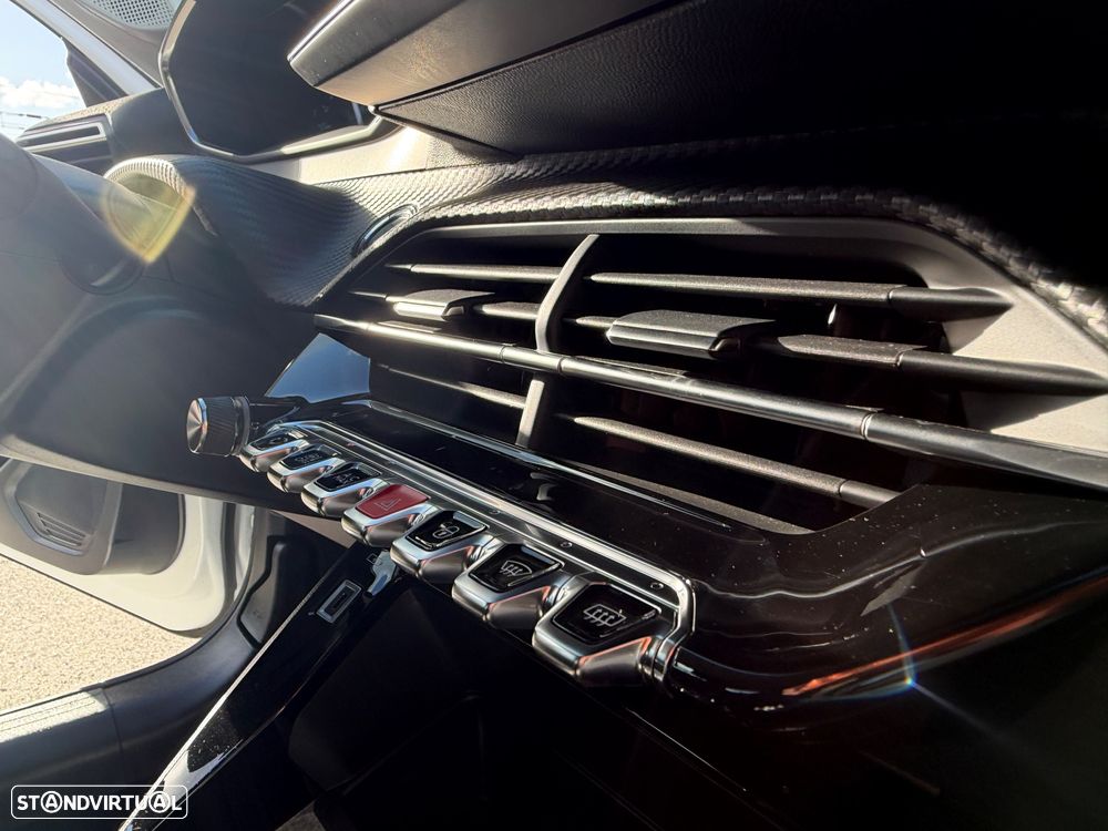 Peugeot e-208 Active Pack - 23