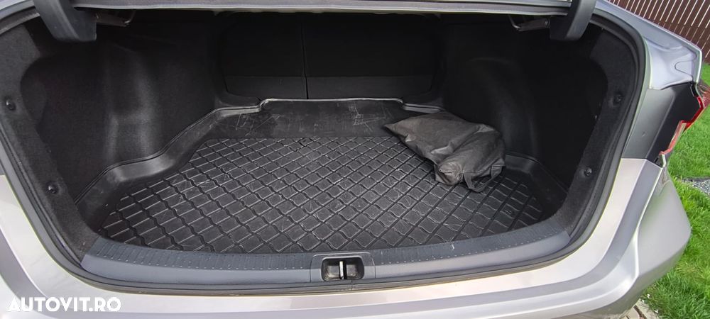 Toyota Corolla 1.8 HSD Business - 11