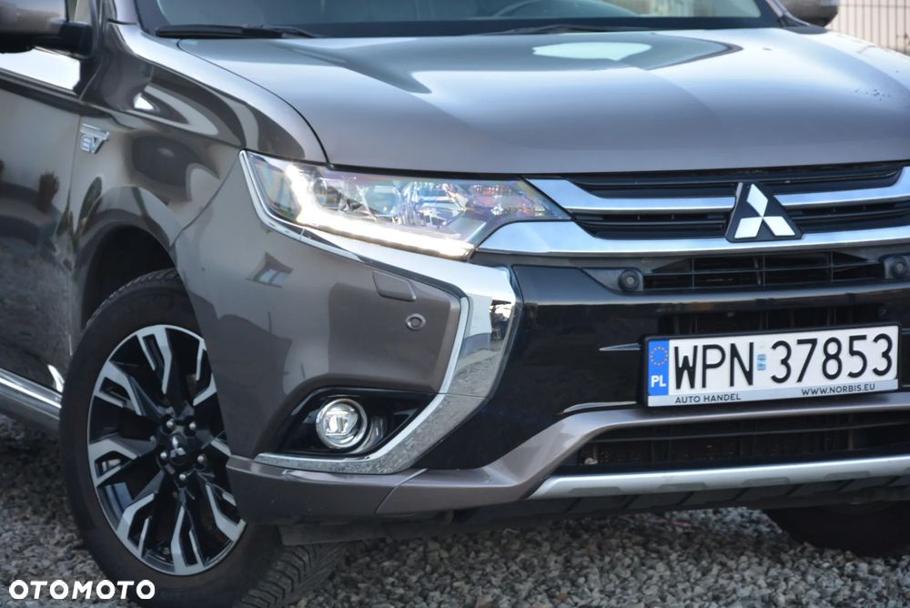Mitsubishi Outlander 2.0 4WD Plug-In Hybrid - 22