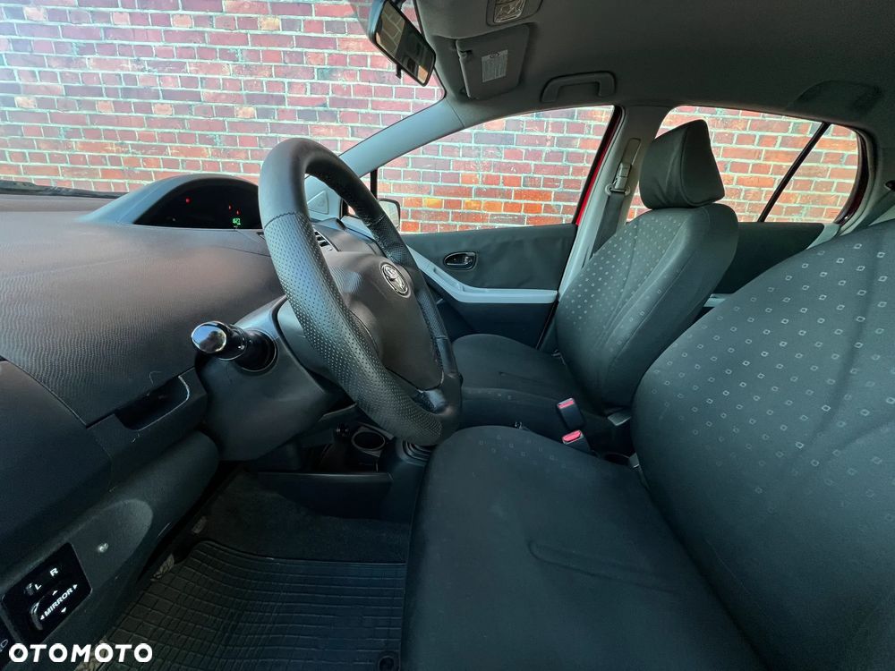Toyota Yaris - 12