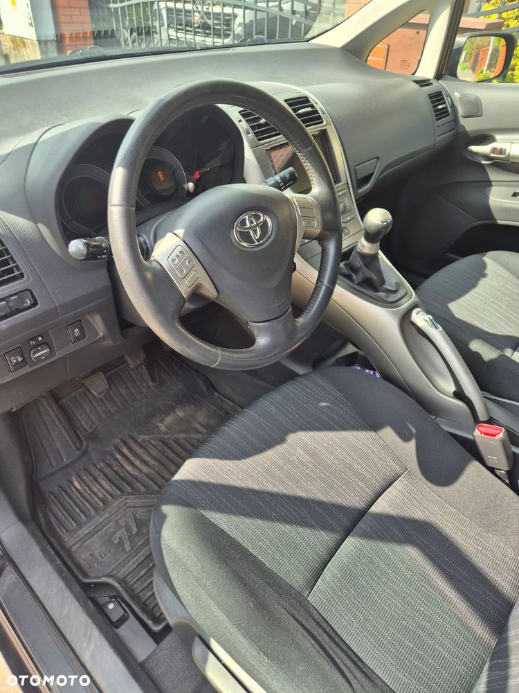 Toyota Auris 1.6 VVT-i Executive - 7