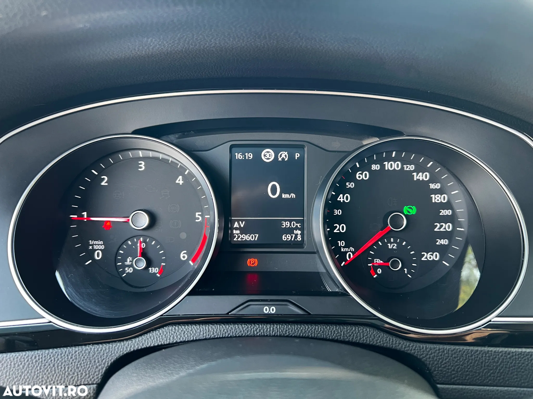 Volkswagen Passat 1.6 TDI DSG Comfortline - 8