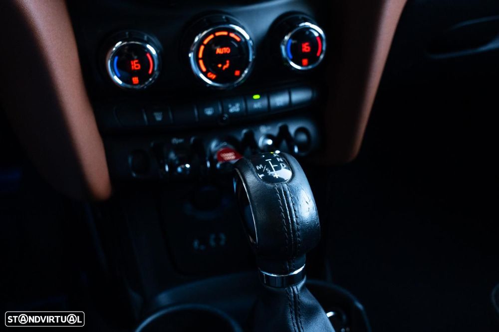MINI 5 Portas Cooper D Auto - 5