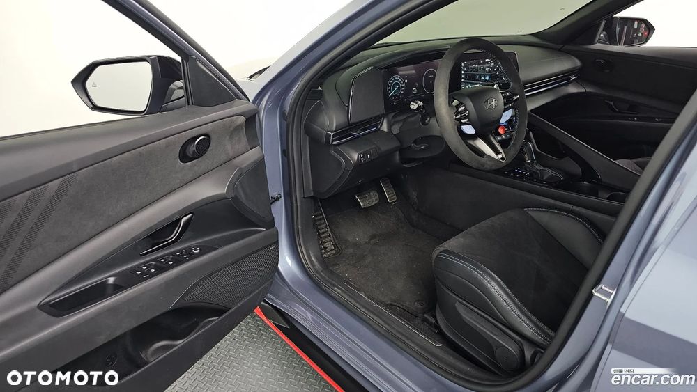 Hyundai Elantra - 11