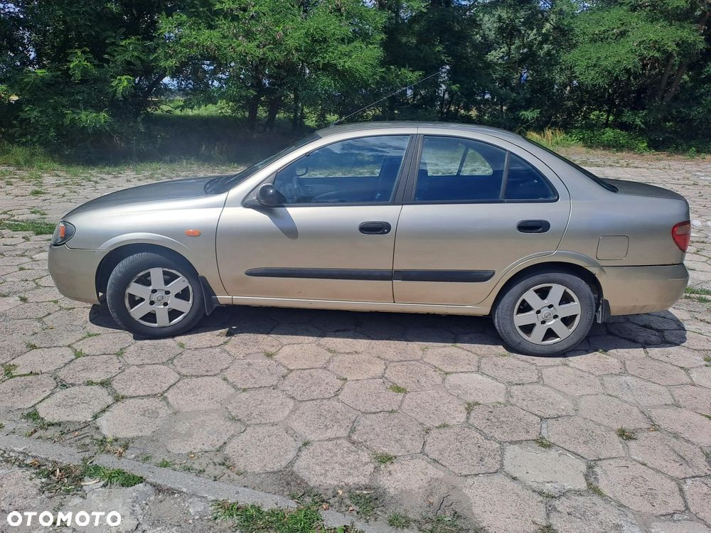 Nissan Almera 1.5 Base - 1