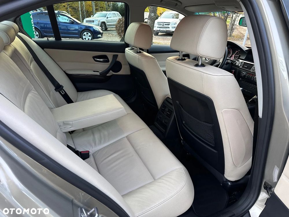 BMW Seria 3 330d xDrive DPF Edition Exclusive - 29