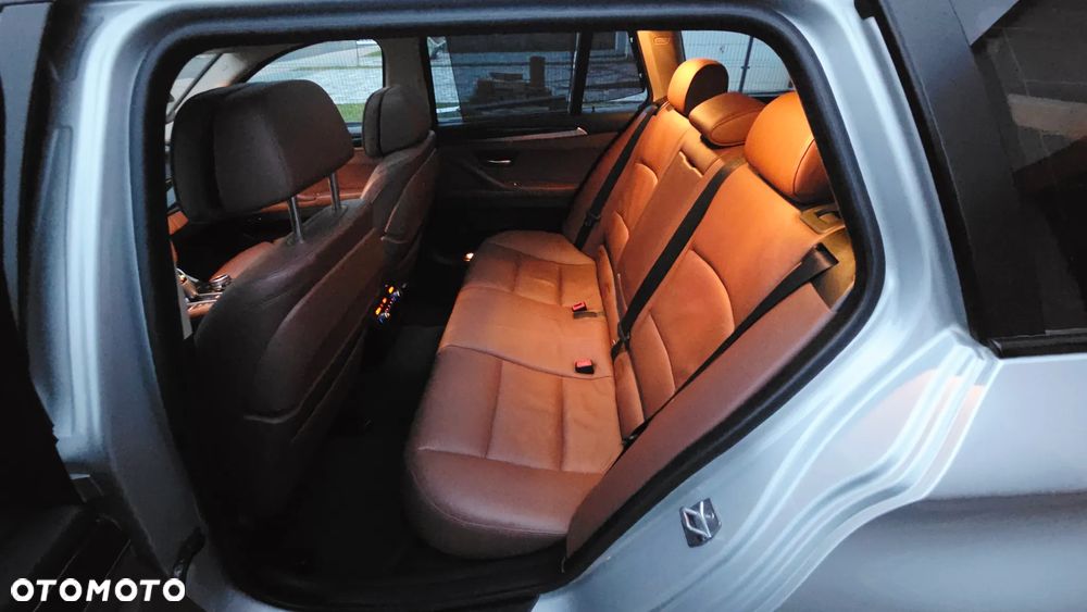 BMW Seria 5 525d xDrive - 27