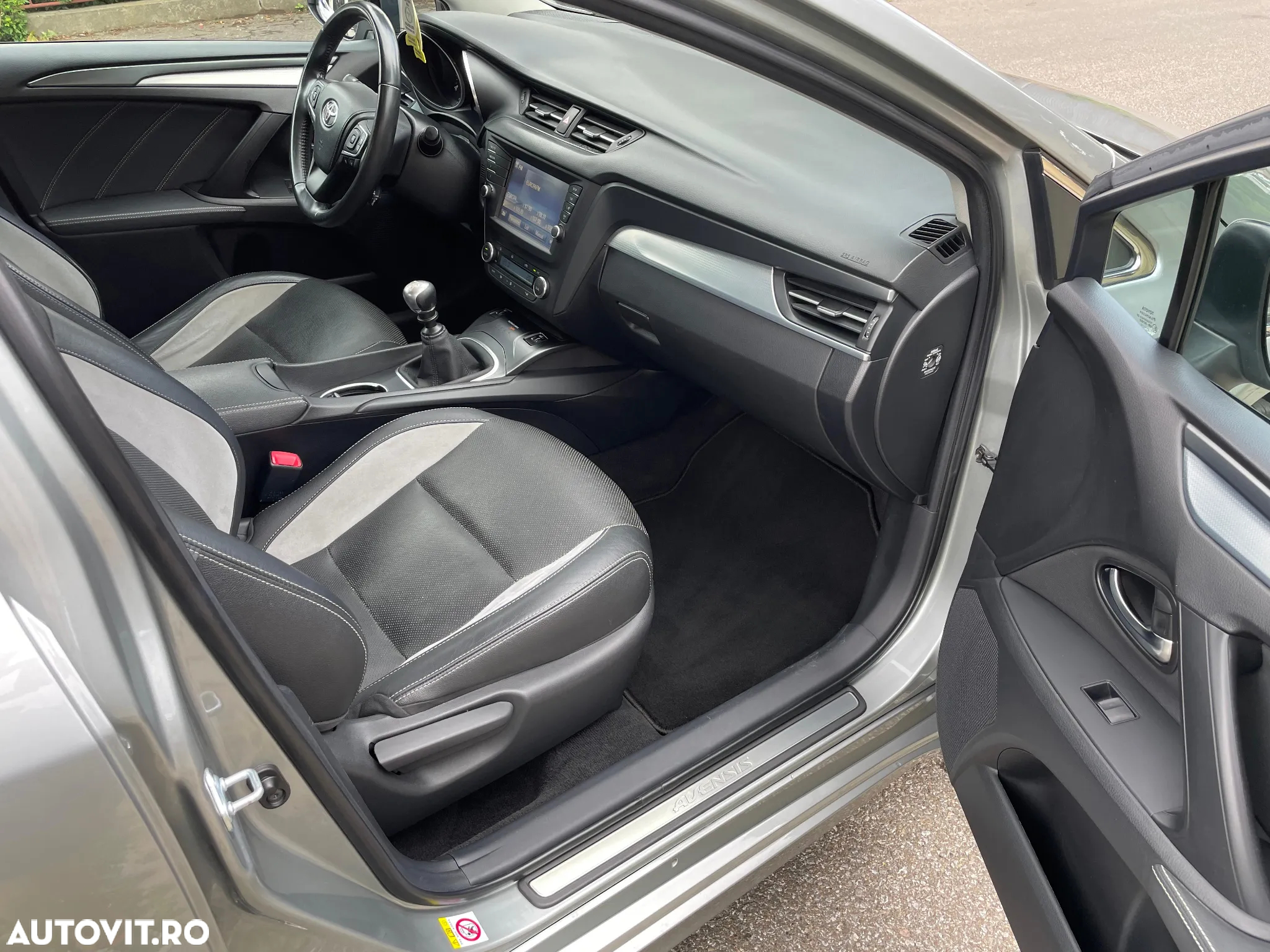 Toyota Avensis 2.0 D-4D Executive - 14