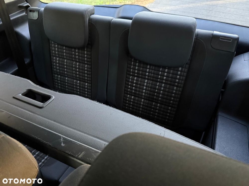 Volkswagen Touran 2.0 TDI DPF Cross - 14