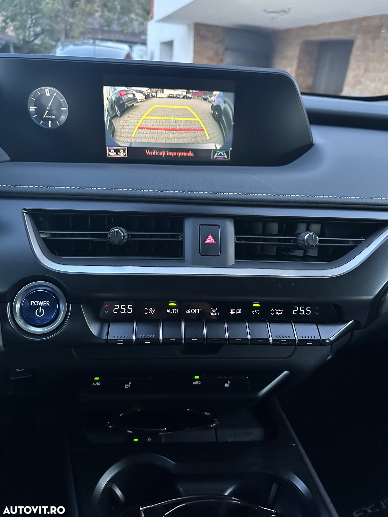 Lexus UX 250h 2.0L HEV 20H- (178 HP) 4X4 CVT Luxury - 30