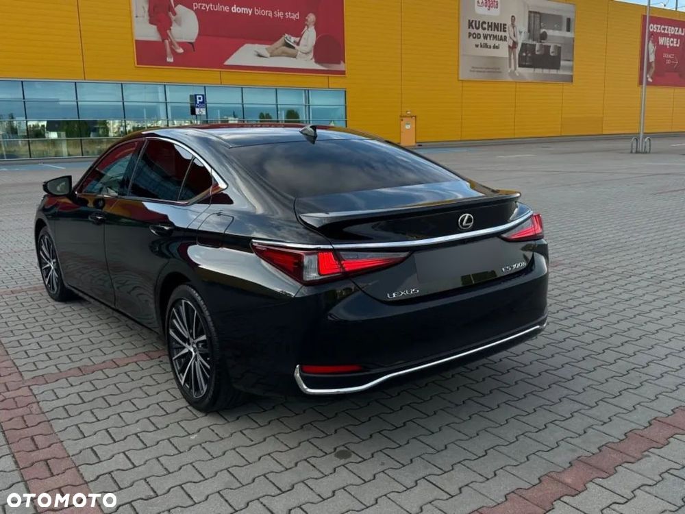 Lexus ES - 5