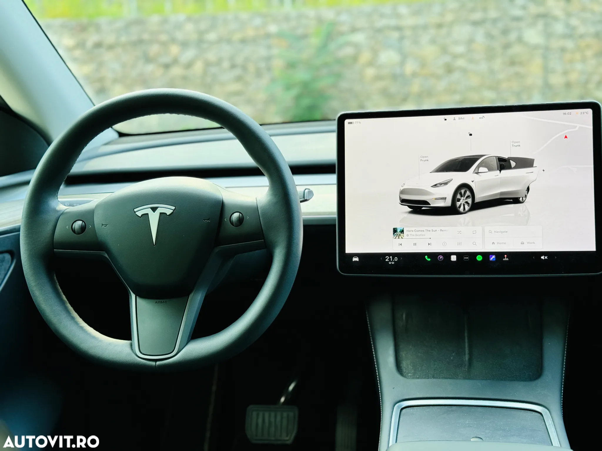 Tesla Model Y - 10