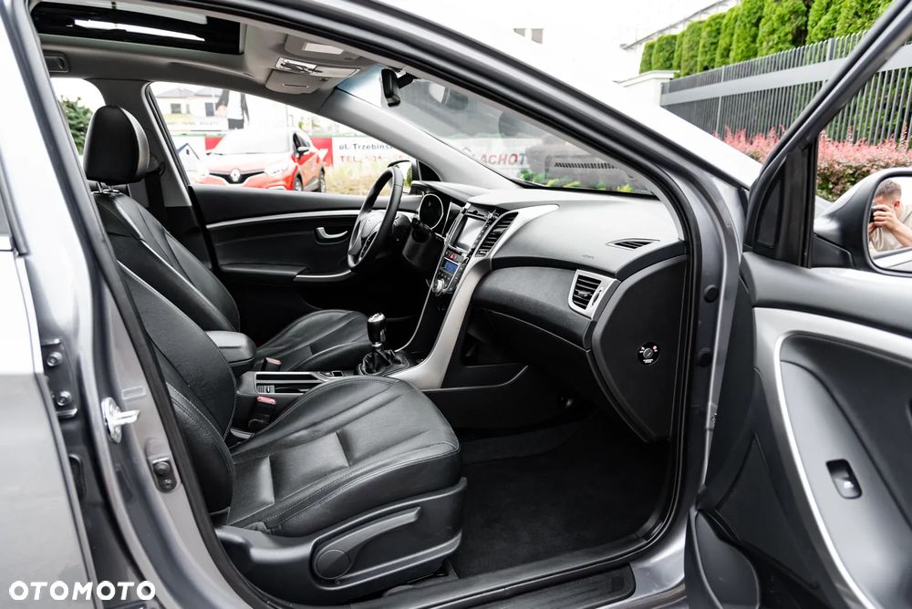 Hyundai i30 blue Kombi 1.6 GDi YES Silver - 27