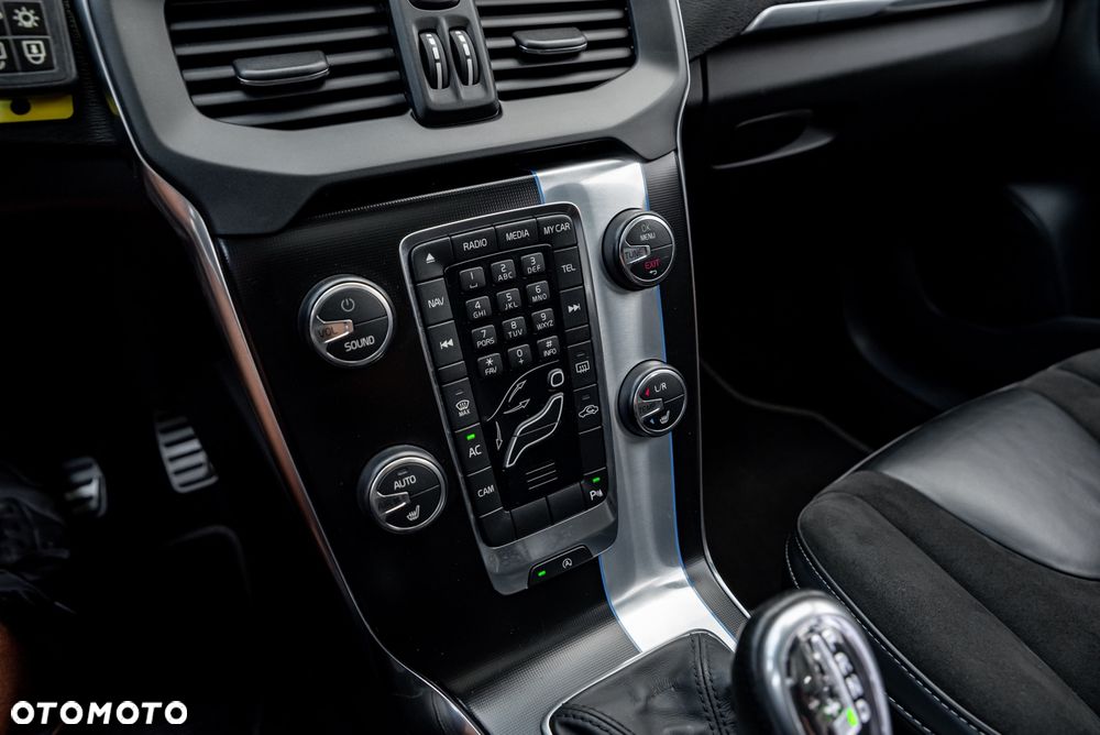 Volvo V40 D4 Geartronic R Design - 37