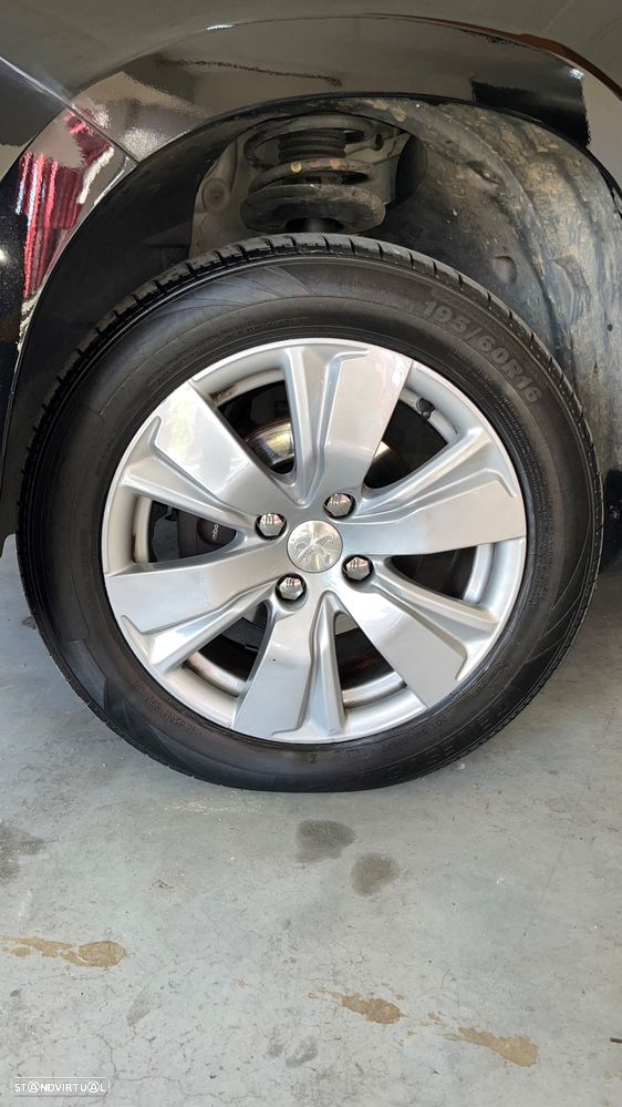 Peugeot 2008 1.4 HDi Allure - 4
