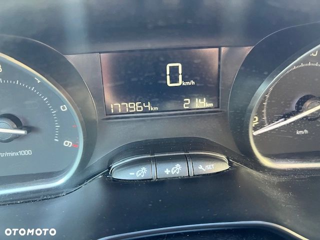 Peugeot 2008 BlueHDi 100 Active - 13