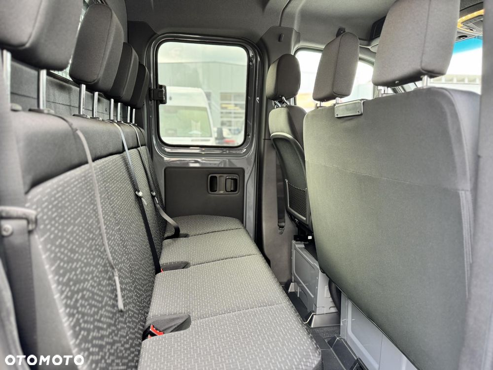 Mercedes-Benz Sprinter - 11