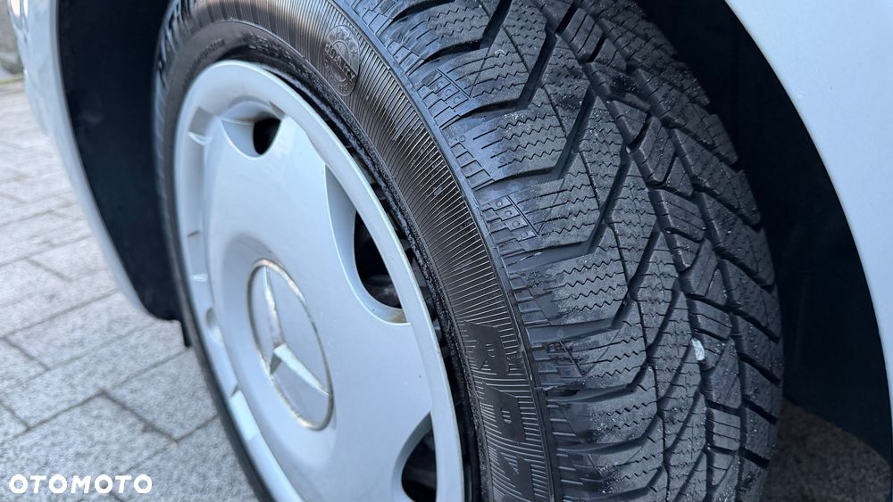 Mercedes-Benz Klasa B 180 BlueEFFICIENCY SPORT EDITION - 20