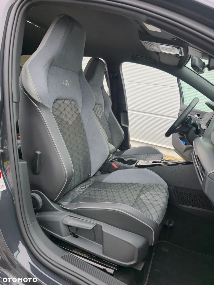 Volkswagen Golf 1.5 eTSI OPF DSG R-Line - 32