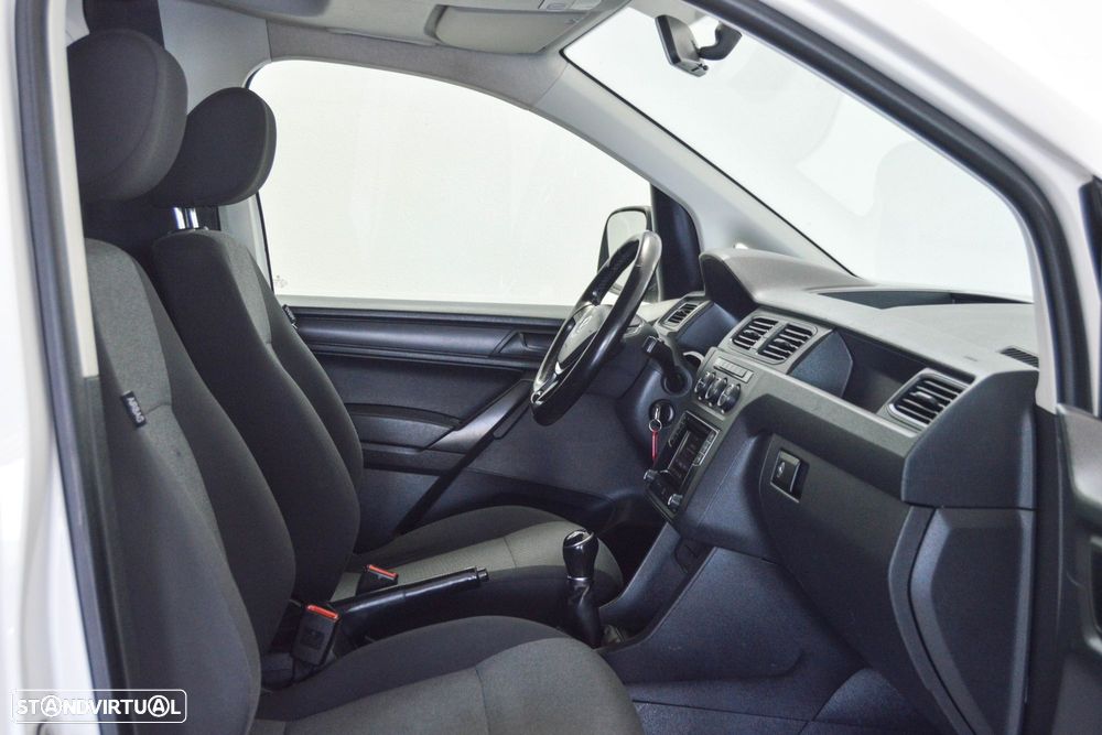 VW Caddy 2.0 TDi BlueMotion 2L - 23