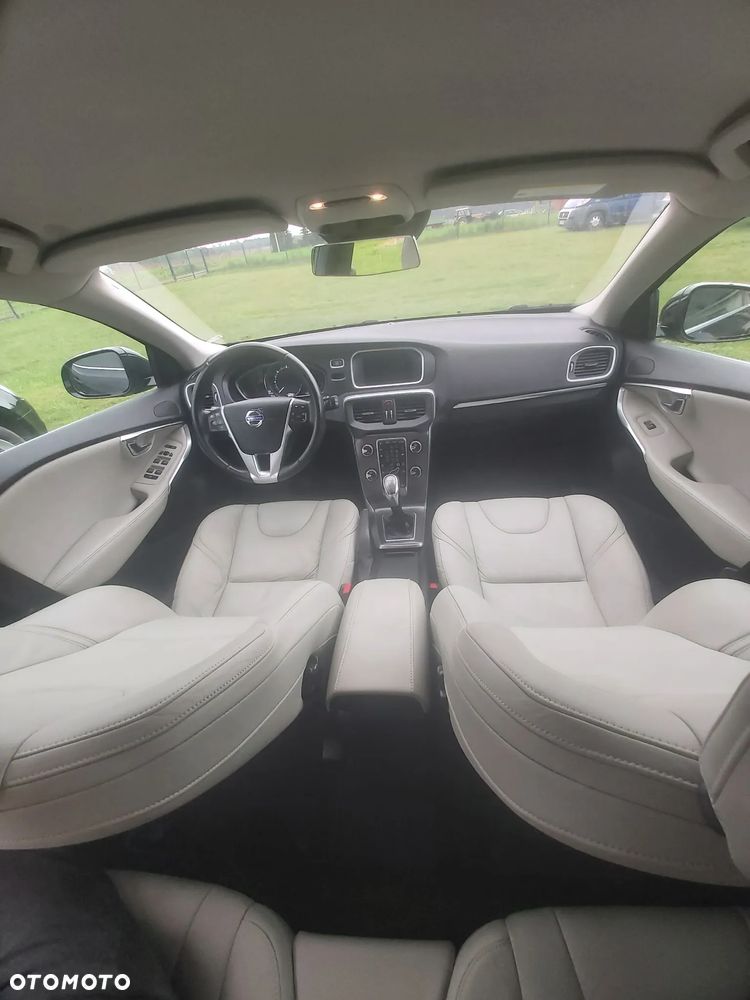 Volvo V40 D2 Summum - 1