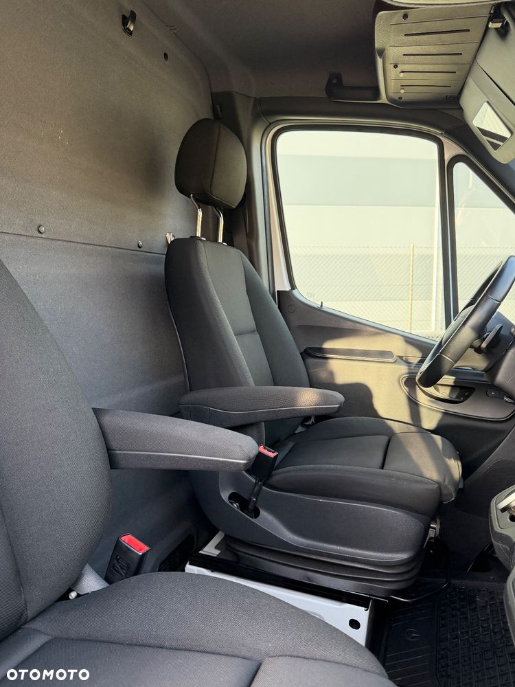 Mercedes-Benz Sprinter 319 - 7