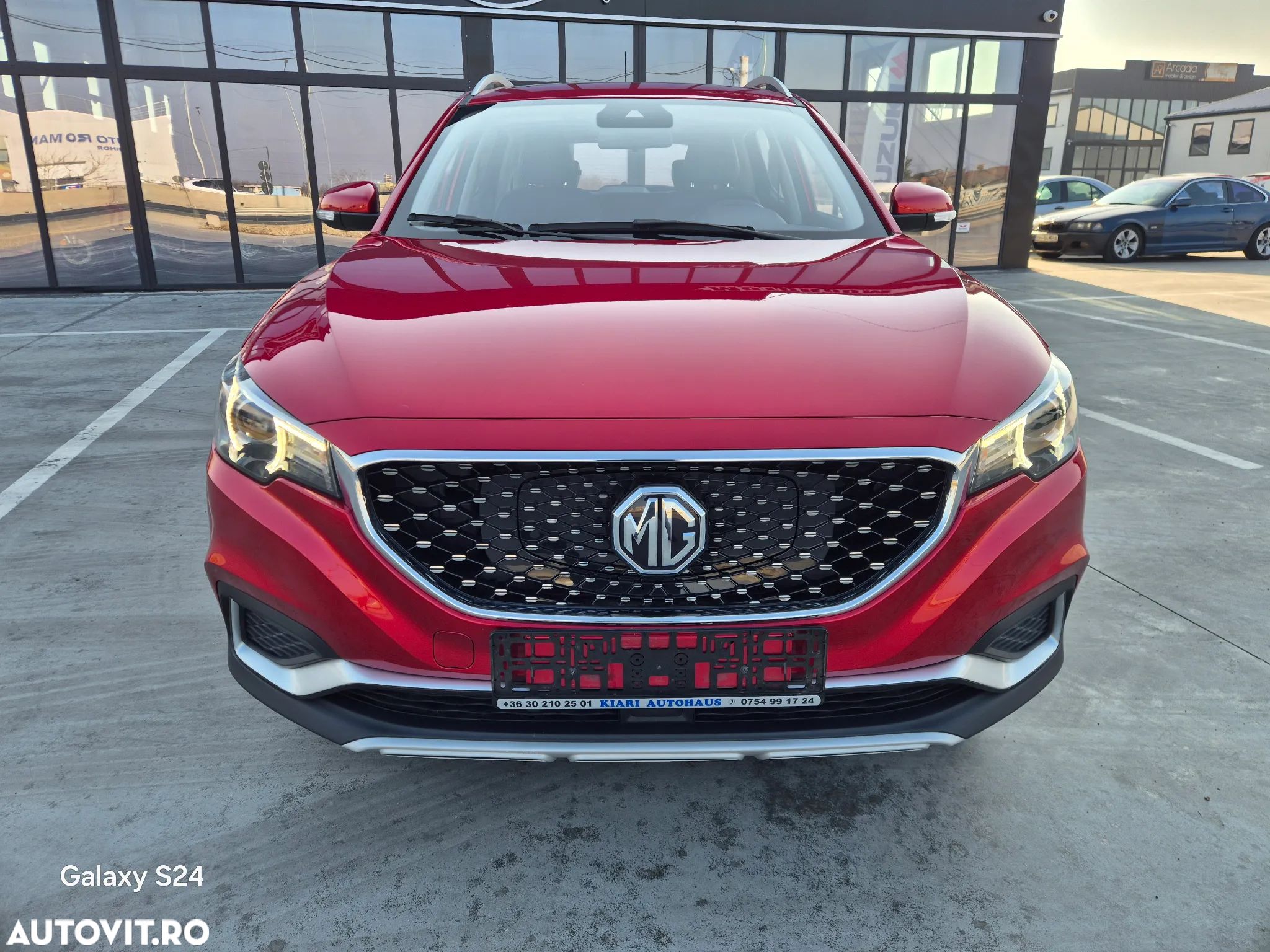 MG ZS EV Luxury - 1