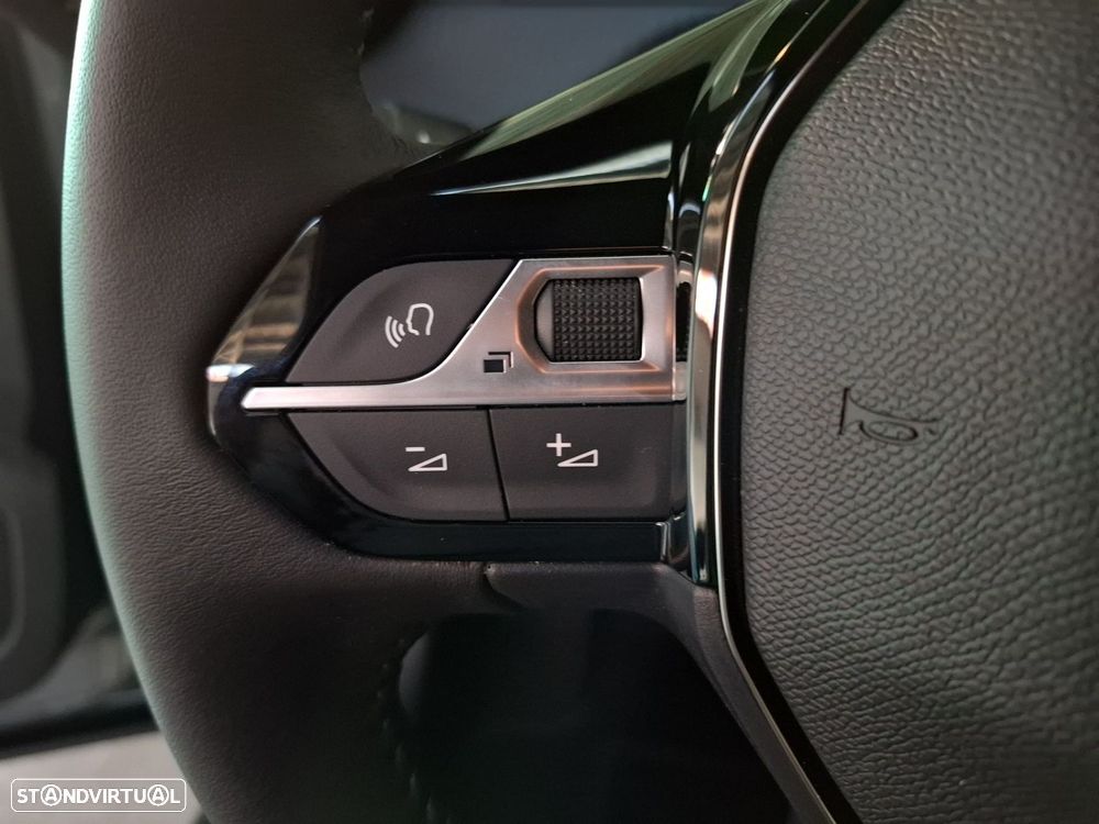 Peugeot 2008 1.2 PureTech Allure - 23