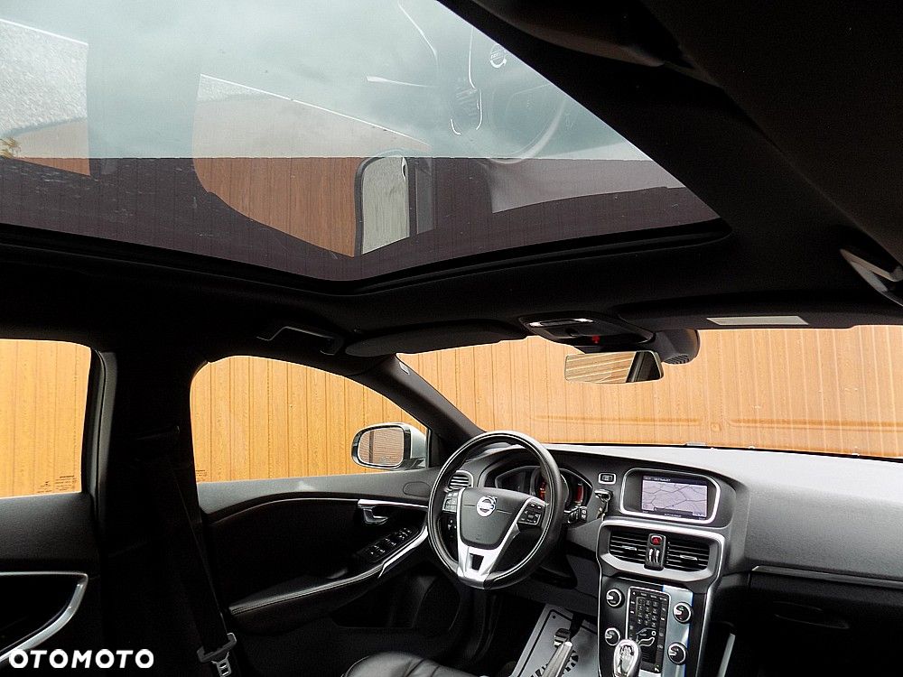 Volvo V40 D3 Drive-E R-Design Momentum - 17
