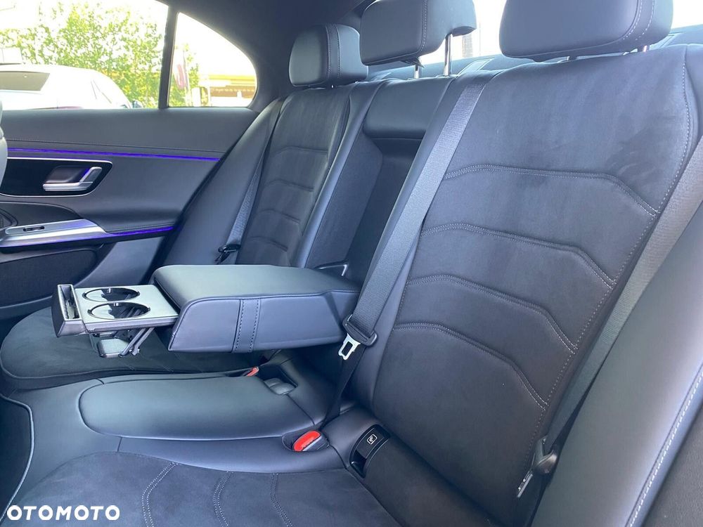 Mercedes-Benz Klasa E 220 d mHEV 4-Matic AMG 9G-Tronic - 29