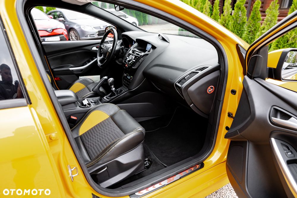 Ford Focus 2.0 EcoBoost ST - 25