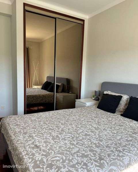 Moradia T3+1 renovada com terreno, garagem ampla e painéis solares - Grande imagem: 5/12