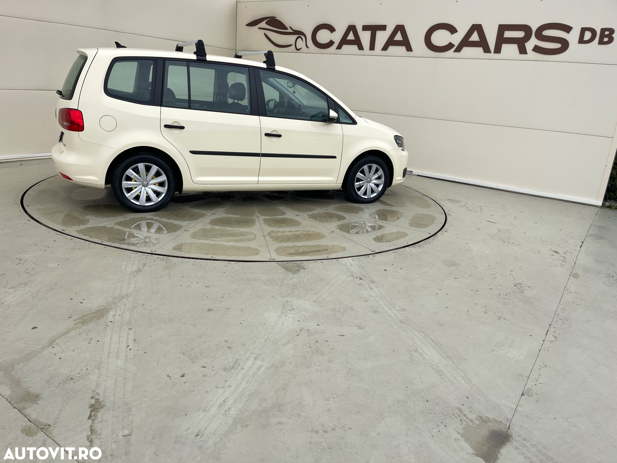 Volkswagen Touran 2.0 TDI DSG Comfortline - 17